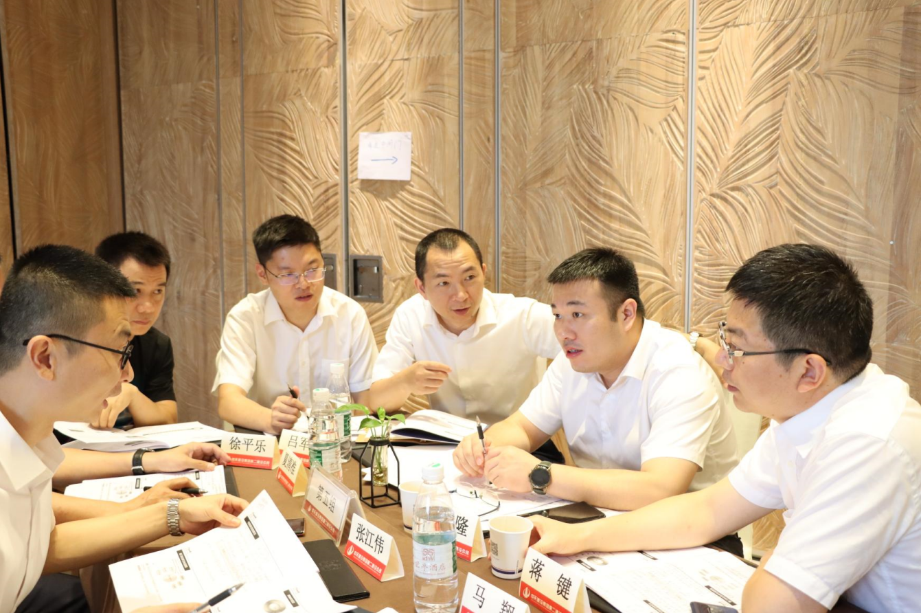 2021年6月25日-26日，88858cc永利二建组织开展了2021年中高层主管执行力培训。本次培训特邀清华、北大、上海交大总裁班讲师，中国企业家协会特聘高级讲师许晋老师进行授课。